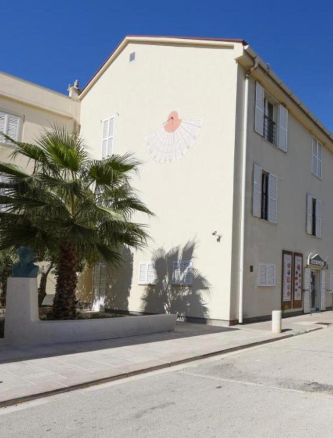Family Hotel Zane Pag Town Exterior foto